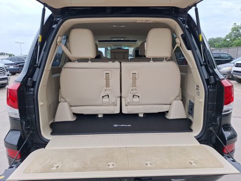 Used 2013 Lexus LX 570 4WD w/ Luxury Pkg image 40