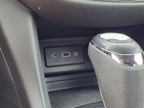 Used 2021 Chevrolet Equinox LT FWD image 13