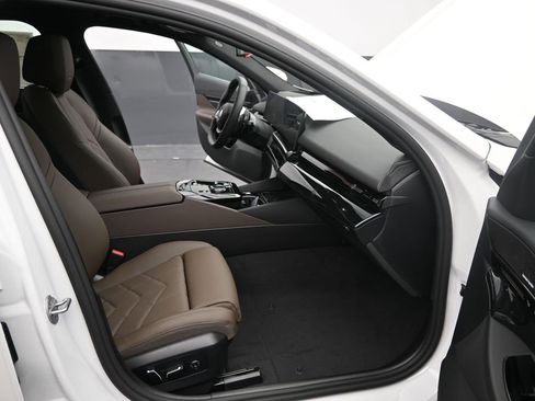 New 2026 BMW 530i w/ Premium Package image 26