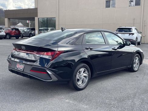 New 2026 Hyundai Elantra SE image 3