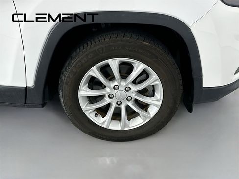 Used 2020 Jeep Cherokee Latitude FWD image 35