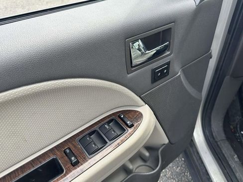 Used 2009 Ford Taurus X Limited FWD image 17
