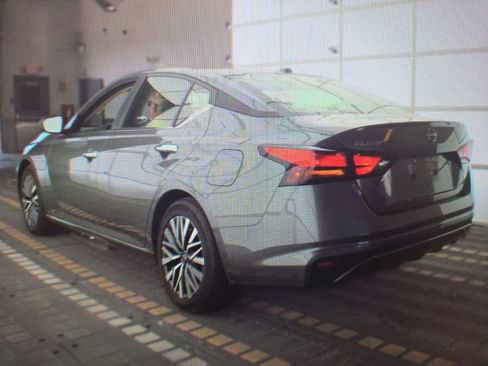 Used 2025 Nissan Altima 2.5 SV FWD image 4