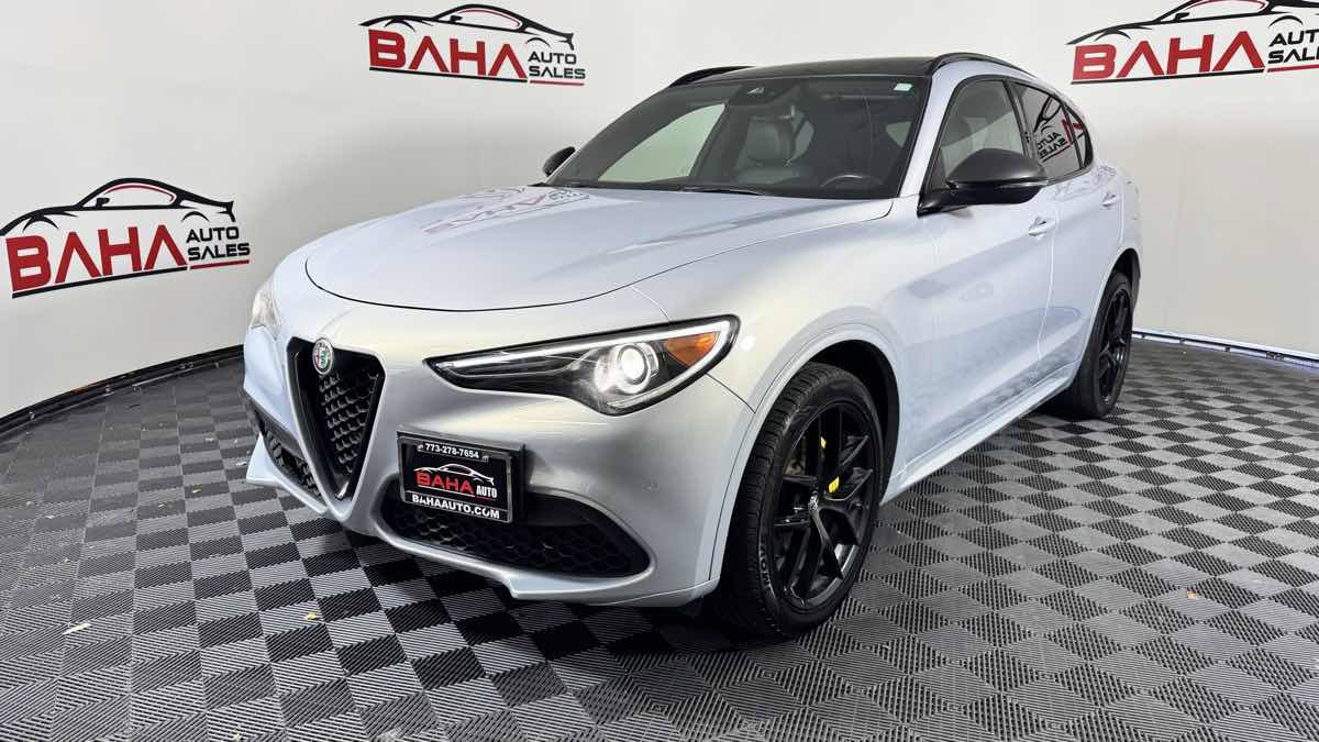 Used 2020 Alfa Romeo Stelvio Ti Sport w/ Quick Order Package 22S Sport AWD/4WD image 3