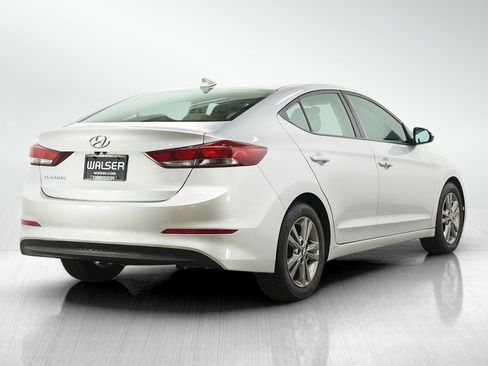 Used 2017 Hyundai Elantra SE w/ SE A/T Tech Package 03 FWD image 5