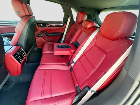 Used 2023 Porsche Cayenne image 26