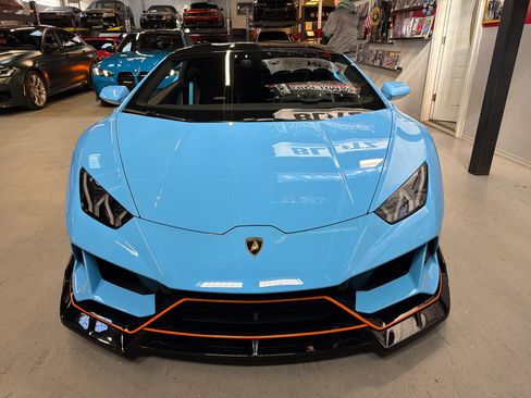 Used 2020 Lamborghini Huracan EVO image 2