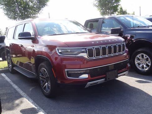Used 2024 Jeep Wagoneer L Series II w/ Flexible Seating Group AWD/4WD image 2