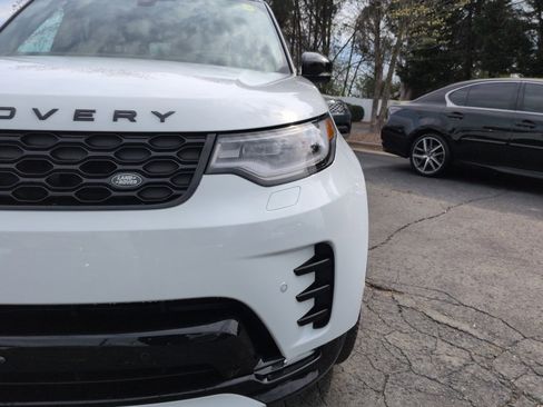 Used 2025 Land Rover Discovery Dynamic SE image 25