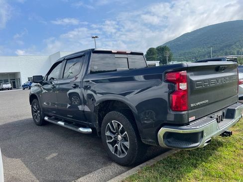 Used 2022 Chevrolet Silverado 1500 LT AWD/4WD image 6