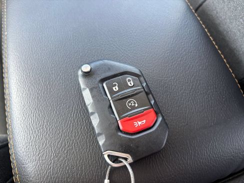 Used 2025 Jeep Wrangler Unlimited Sahara AWD/4WD image 23