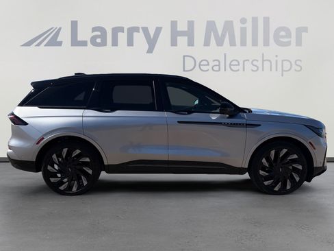 Used 2024 Lincoln Nautilus Reserve w/ Equipment Group 202A AWD/4WD image 7