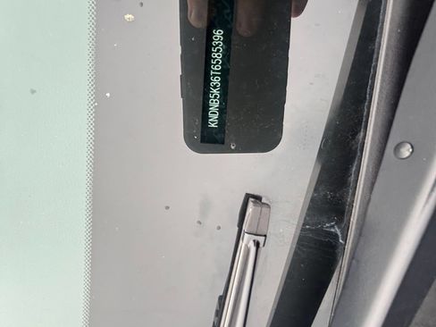 Used 2026 Kia Carnival FWD image 10