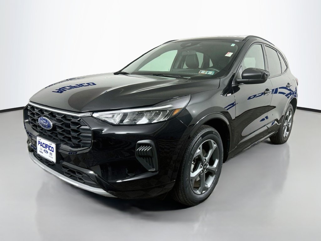 Certified 2023 Ford Escape ST-Line w/ Tech Pack #1 AWD/4WD image 3