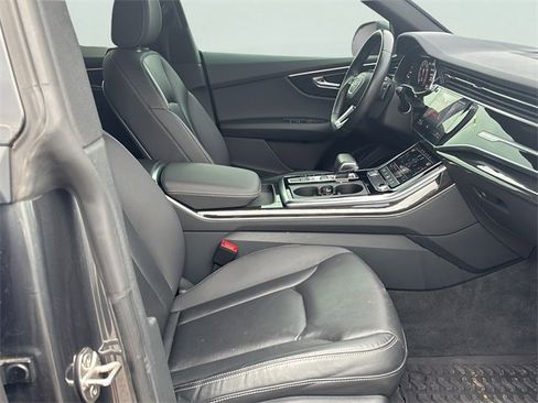 Used 2019 Audi Q8 Premium Plus w/ Premium Plus image 11