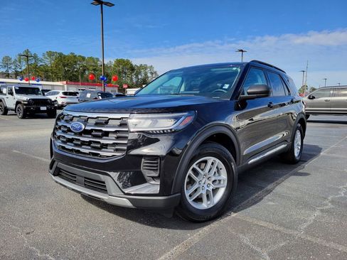 Used 2025 Ford Explorer Active image 1