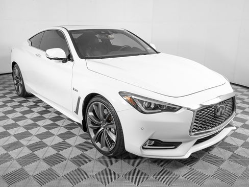 Used 2018 INFINITI Q60 Red Sport 400 w/ Pro Active Package image 3