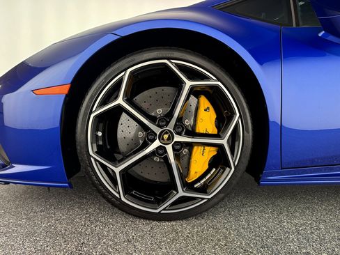 Used 2020 Lamborghini Huracan EVO image 31