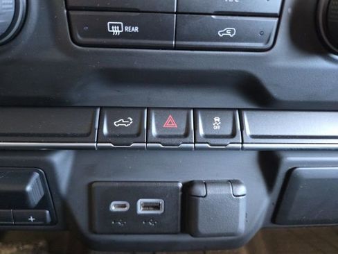 Used 2022 Chevrolet Silverado 2500 Custom w/ Custom Value Package AWD/4WD image 64