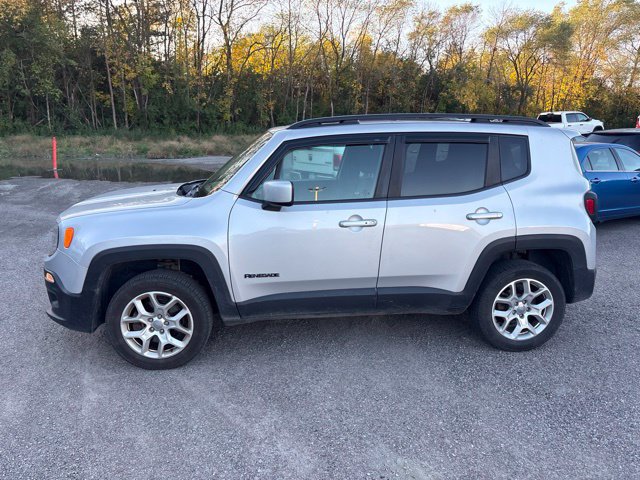 Used 2017 Jeep Renegade Latitude w/ Cold Weather Group AWD/4WD image 5