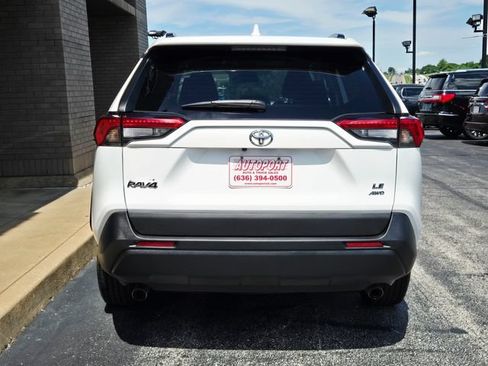 Used 2021 Toyota RAV4 LE AWD/4WD image 7