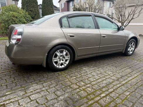 Used 2005 Nissan Altima 2.5 S w/ (S02) Side Airbags Pkg image 3