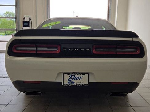 Used 2017 Dodge Challenger R/T Scat Pack w/ Leather Interior Group RWD image 8