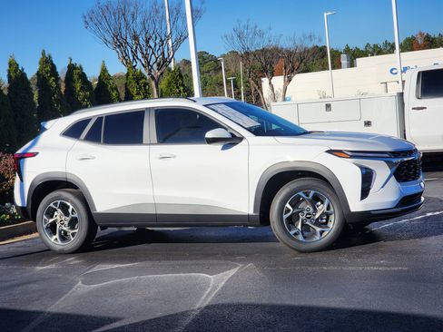 New 2026 Chevrolet Trax LT image 3