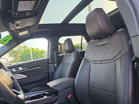 Used 2025 Ford Explorer Platinum w/ LUX Leather Package AWD/4WD image 12