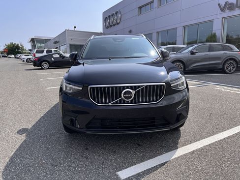 Certified 2025 Volvo XC40 B5 Core image 2