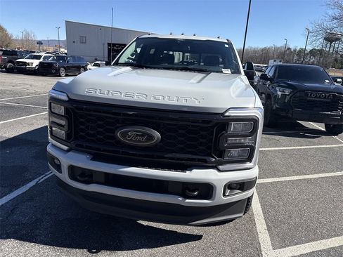 Used 2025 Ford F250 XLT w/ Black Appearance Package image 6