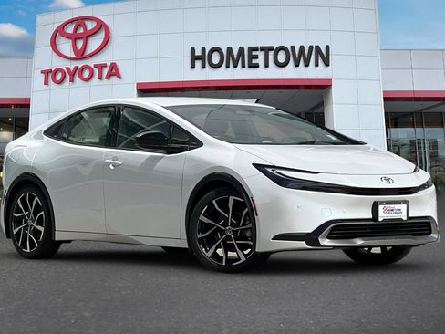 Used 2026 Toyota Prius Plug-In Hybrid FWD image 2