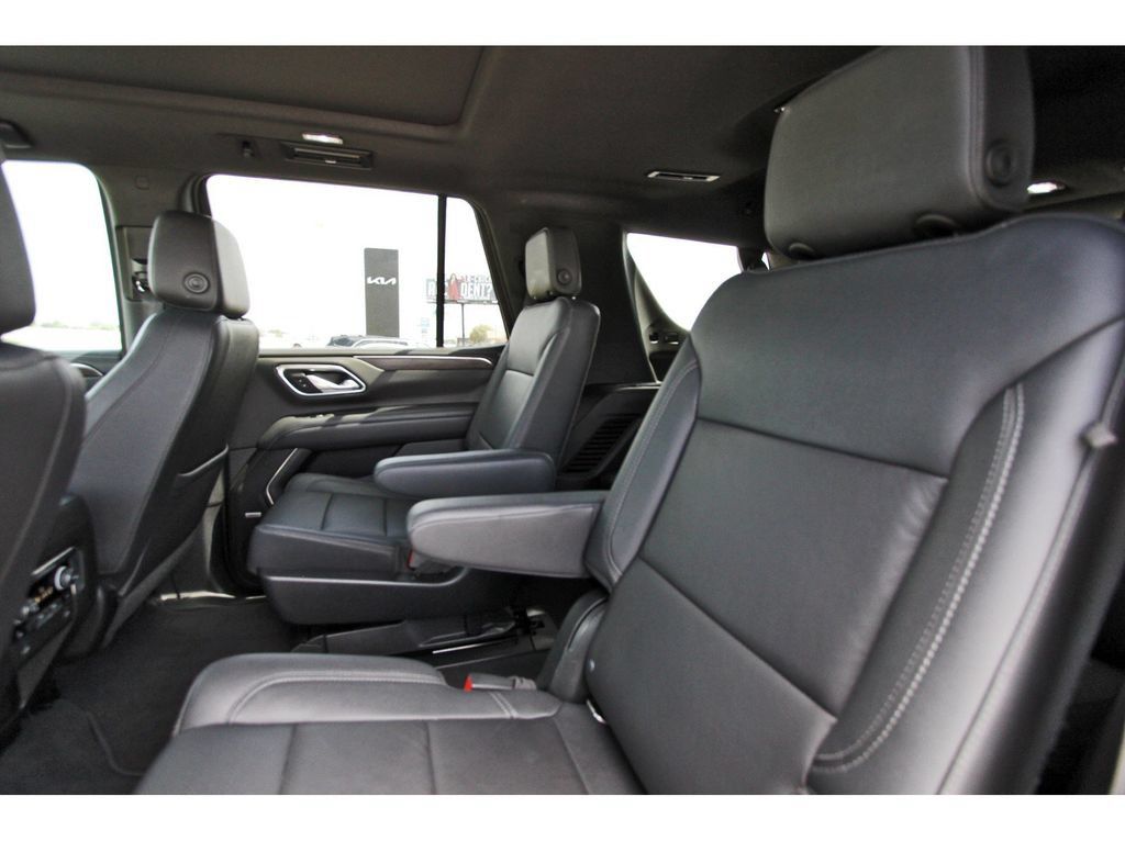 Used 2022 Chevrolet Tahoe LT w/ LT Signature Plus Package RWD image 32