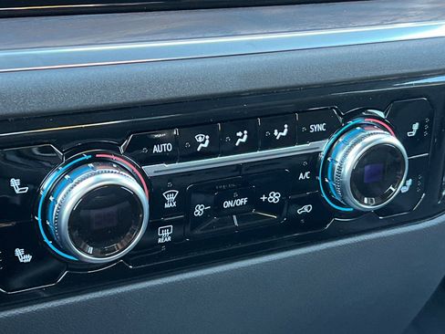 New 2026 GMC Sierra 1500 SLT image 19