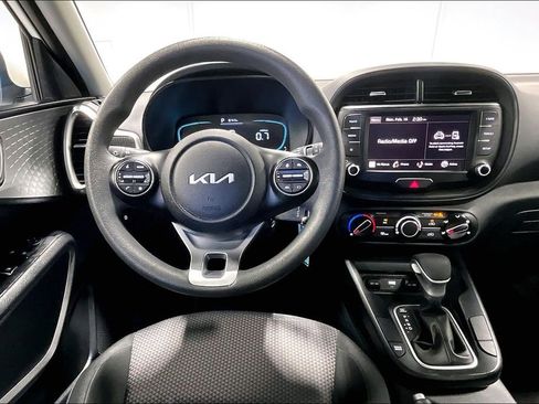 Used 2025 Kia Soul LX image 7