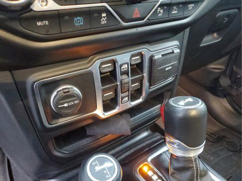 Used 2021 Jeep Wrangler Unlimited Sahara w/ Cold Weather Group image 19