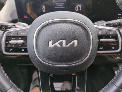 Certified 2025 Kia Sorento EX w/ Panoramic Sunroof Package FWD image 17