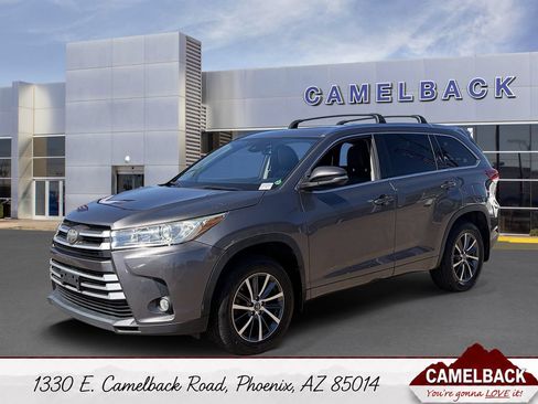 Used 2018 Toyota Highlander XLE AWD/4WD image 1