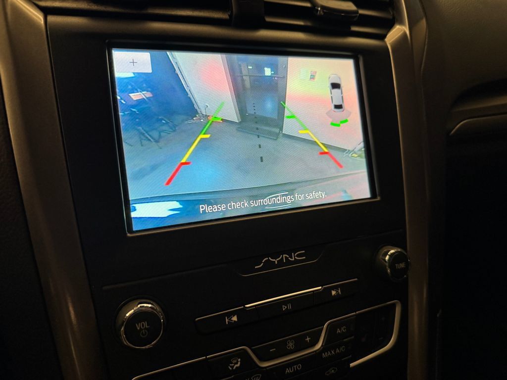 Used 2019 Ford Fusion SE AWD/4WD image 14