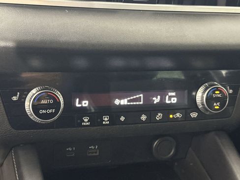 Used 2023 Mitsubishi Outlander SE image 19