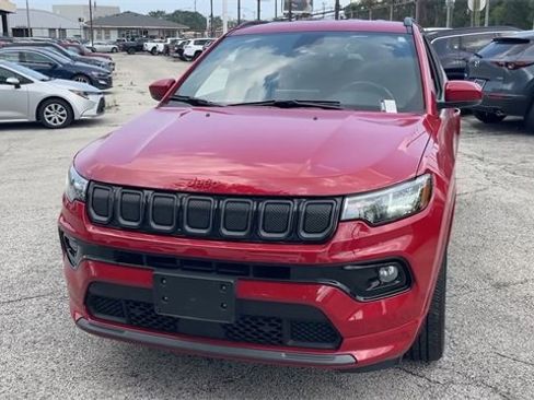 Used 2022 Jeep Compass Limited image 8