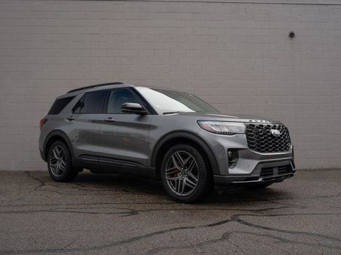 Used 2025 Ford Explorer ST AWD/4WD image 9