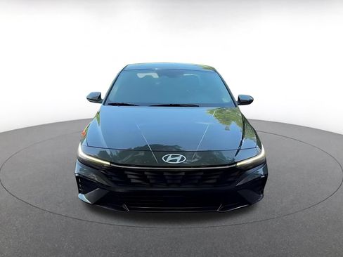Used 2025 Hyundai Elantra SEL FWD image 4