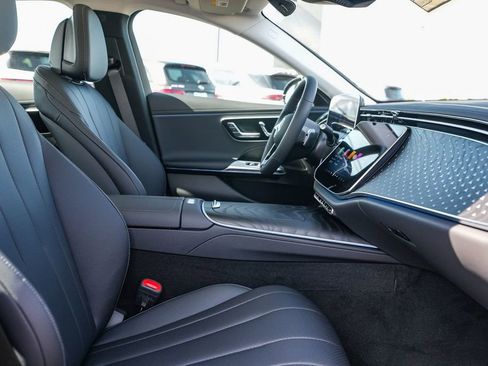 New 2026 Mercedes-Benz E 350 4MATIC Sedan image 18