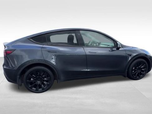 Used 2024 Tesla Model Y Long Range AWD/4WD image 8