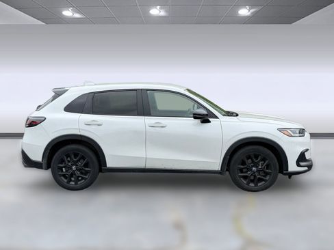Used 2023 Honda HR-V Sport image 6