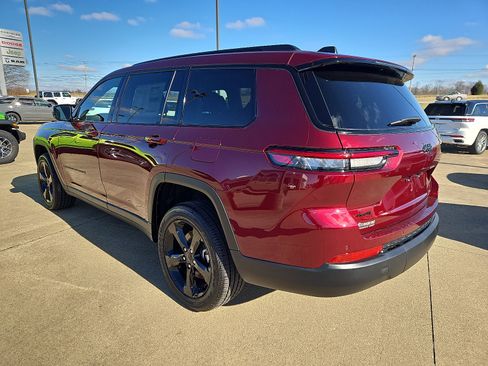 New 2025 Jeep Grand Cherokee L Laredo image 3
