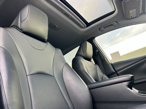 Used 2019 Toyota Prius XLE image 17