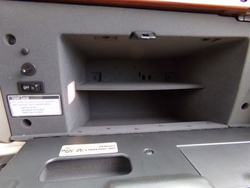 Used 2003 Cadillac De Ville Sedan w/ Comfort & Convenience Package image 56