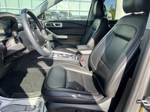 Used 2023 Ford Explorer XLT w/ Equipment Group 202A AWD/4WD image 22
